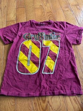 Warner Bros. Gryffindor Maroon Graphic Tee with Yellow Accent